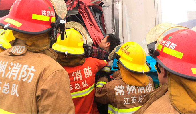 В Китае вспыхнул автобус с 48 пассажирами (видео)