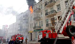 В Центре Ростова загорелся жилой дом