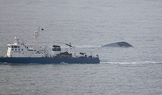 Южнокорейский корабль разорвало взрывом