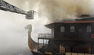 В центре Москвы сгорел плавучий ресторан