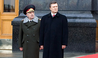 Янукович "с нуля" создаст новую армию