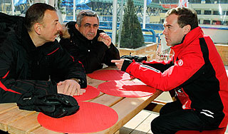 Медведев накормил в Сочи двух президентов