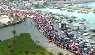 Столицу Бахрейна окружили живым кольцом