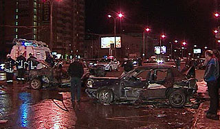 Три машины сгорели после ДТП в Москве