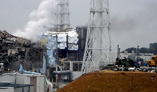 "Фукусима-1" будет фонить полгода