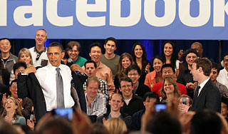 Основатель Facebook одел Обаму