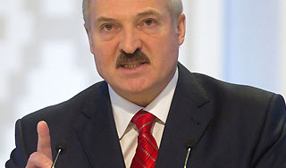 Лукашенко затошнило от демократии в стране