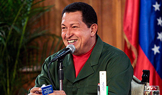Чавес раздает народу доходы от нефти