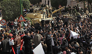 В Сирии протесты подавляют танками