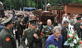 Буданова похоронили под воинский салют