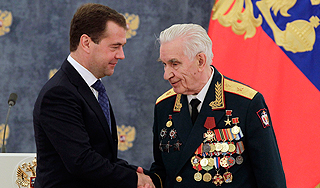 Медведев наградил три города России