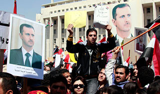 Сотни тысяч сирийцев зовут Асада в отставку