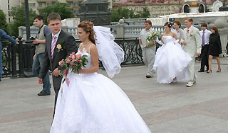 Россияне стали чаще жениться