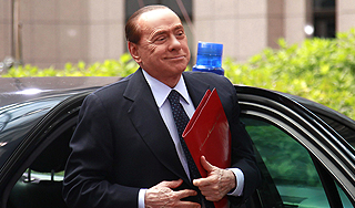 Берлускони избавился от шантажистов