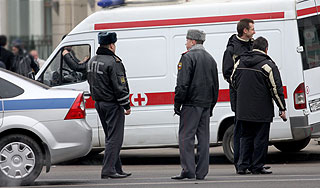Иномарка сбила женщин на тротуаре в Москве