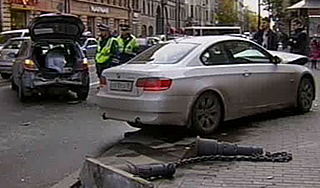 Голый водитель разбил в Москве 17 машин