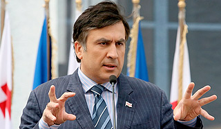Саакашвили предъявил НАТО целый галстук