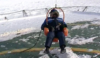 Бурильщик "Кольской" выжил в ледяной воде