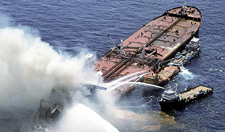 В Желтом море взорвался нефтяной танкер