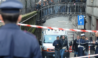 В Неаполе взорвали три бомбы