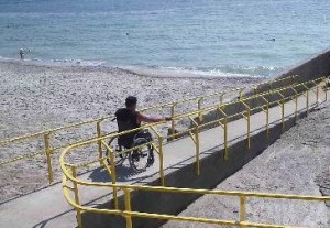 Пляжи адаптируют для инвалидов. Фото: voi64.ru