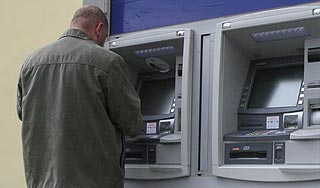 У россиян крадут деньги через банкоматы