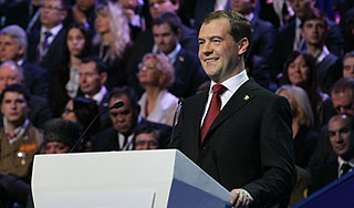 Медведев возглавил "Единую Россию"