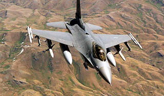 Американский F-16 упал возле Курил