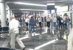 Аэропорт Сочи подтопило. Фото: Ю. Кулаков, РБК daily