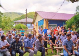 Сход жителей аула Большой Кичмай по вопросу загрязнения реки Шахе. Фото ЭкоВахты по Северному Кавказу