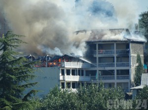 Пожар в отеле на Марьинском шоссе.Фото: devang, www.privetsochi.ru