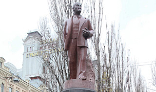 Памятник Ленину в Киеве восстановят Памятник Ленину в Киеве восстановят