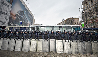 Украинские военные оцепили Майдан Украинские военные оцепили Майдан