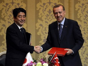 Премьер-министры Турции и Японии подписали соглашение о строительстве АЭС. Фото: РИА Новости